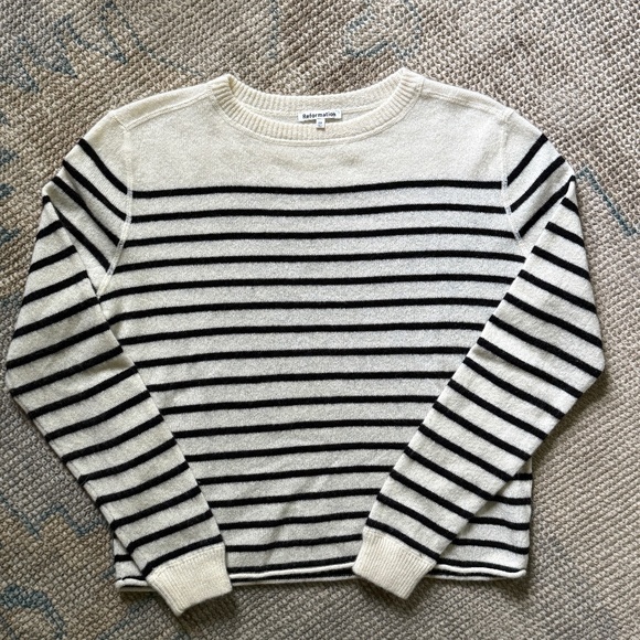 Reformation Sweaters - Reformation Cashmere Boyfriend Sweater (XS)
